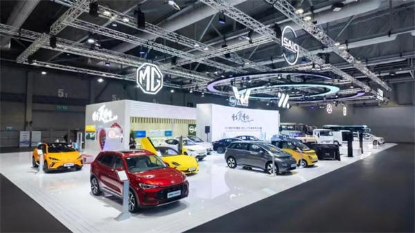 上汽用半年时间，展现出中国汽车“头雁”的变革伟力