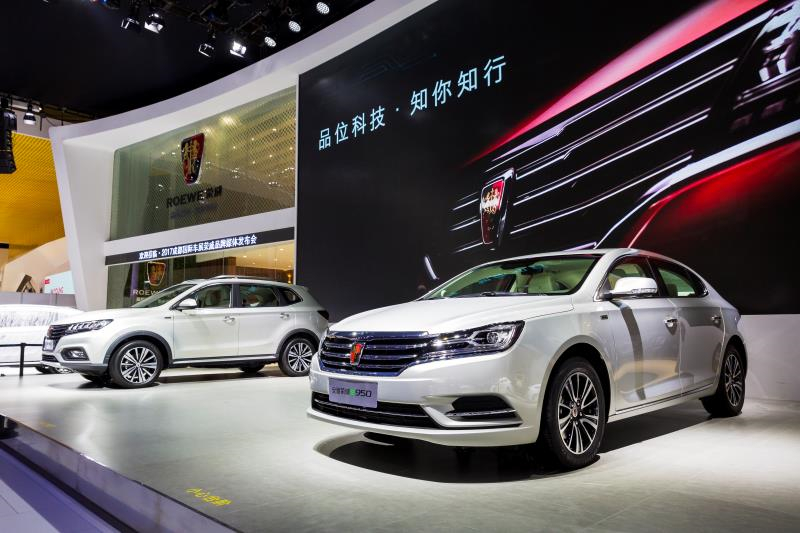 全新荣威950、荣威e950定义“高级轿车” 成都车展亮相售价16.88万起 互联网汽车上市一周年 系统升级带来颠覆式进化