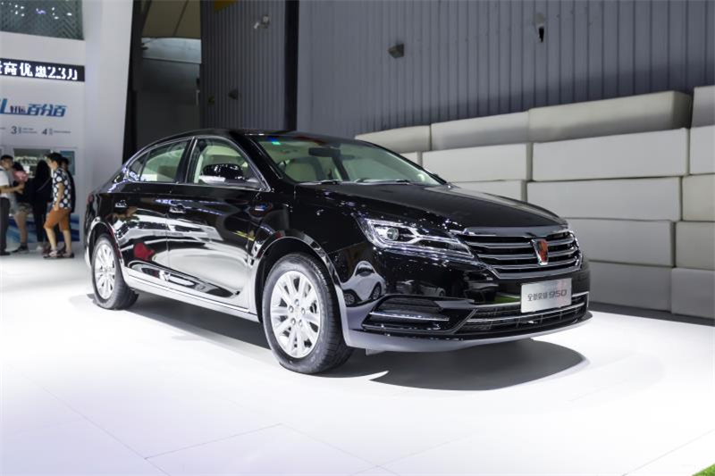 全新荣威950、荣威e950定义“高级轿车” 成都车展亮相售价16.88万起 互联网汽车上市一周年 系统升级带来颠覆式进化