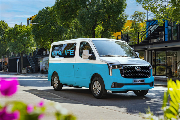 跑得猛、花得少、养得省、全场景！“全场景高价值轻客”上汽大通新途V80 9AT荣耀上市，全面高人一档