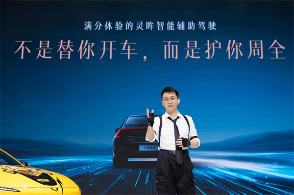 10.98万元起！五菱星光2025款开启预售，携手《和平精英》打造年轻人的智能实战利器！
